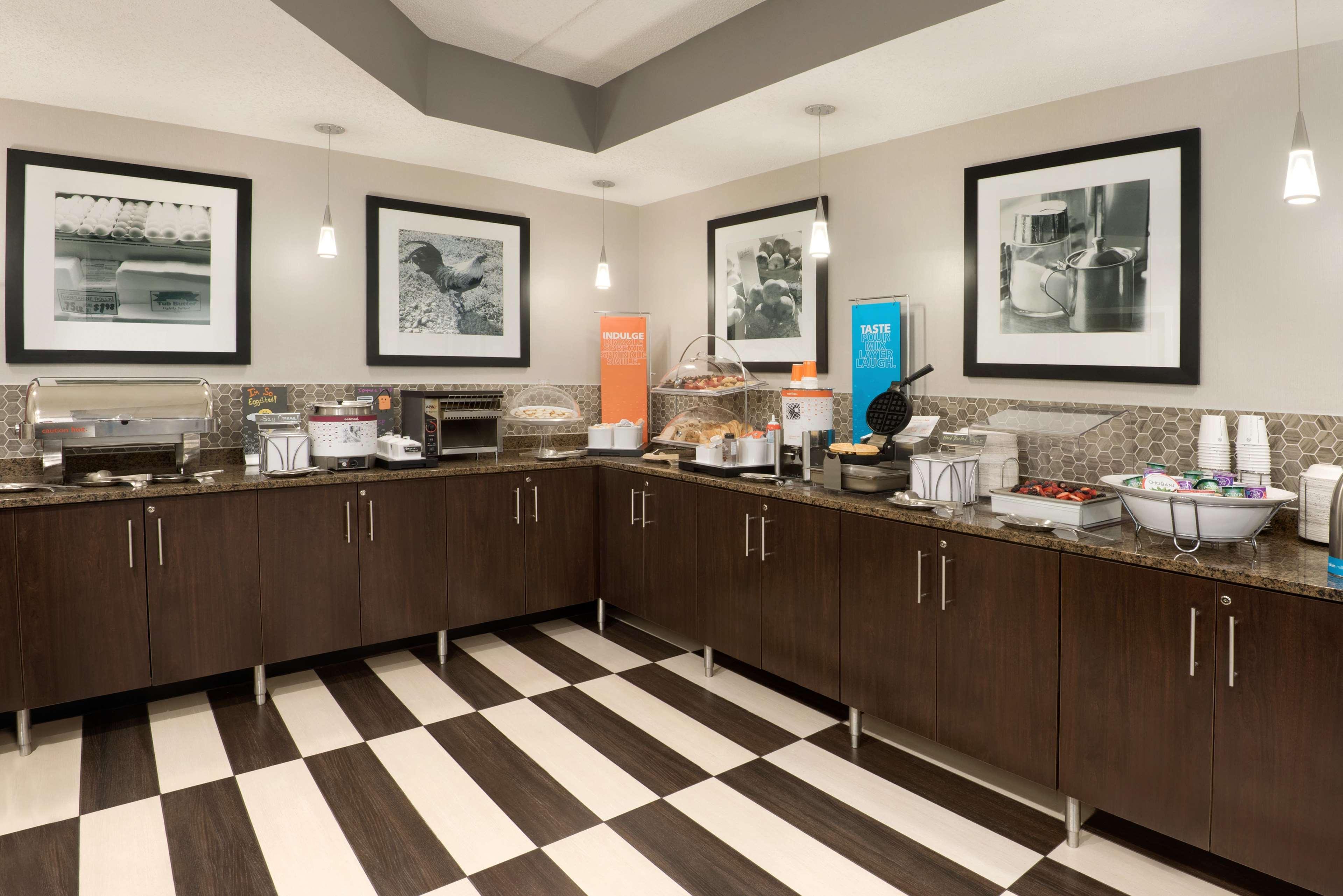 Hampton Inn Appleton-Fox River Mall Area Екстериор снимка