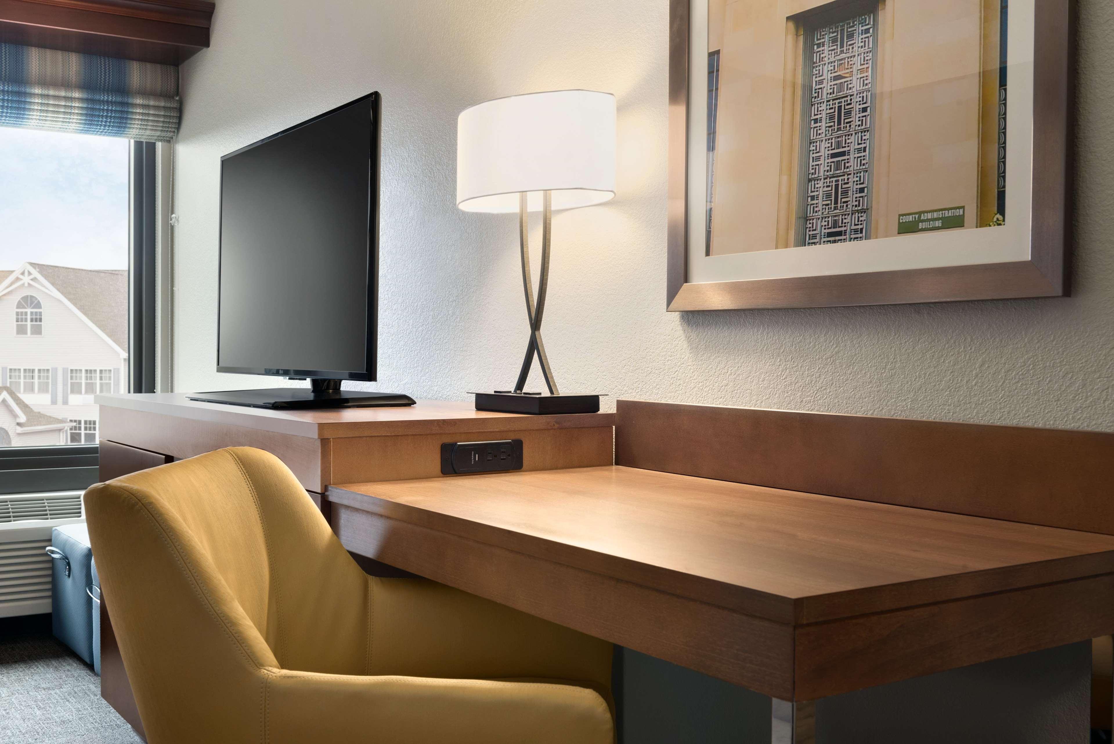 Hampton Inn Appleton-Fox River Mall Area Екстериор снимка