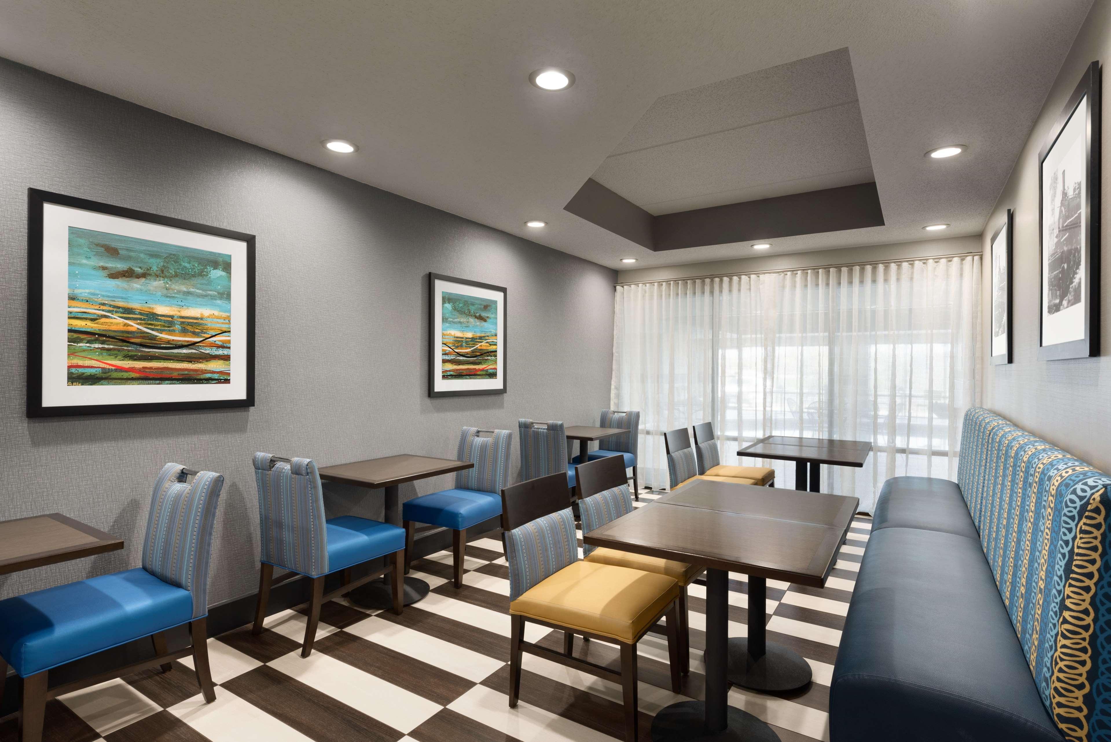 Hampton Inn Appleton-Fox River Mall Area Екстериор снимка