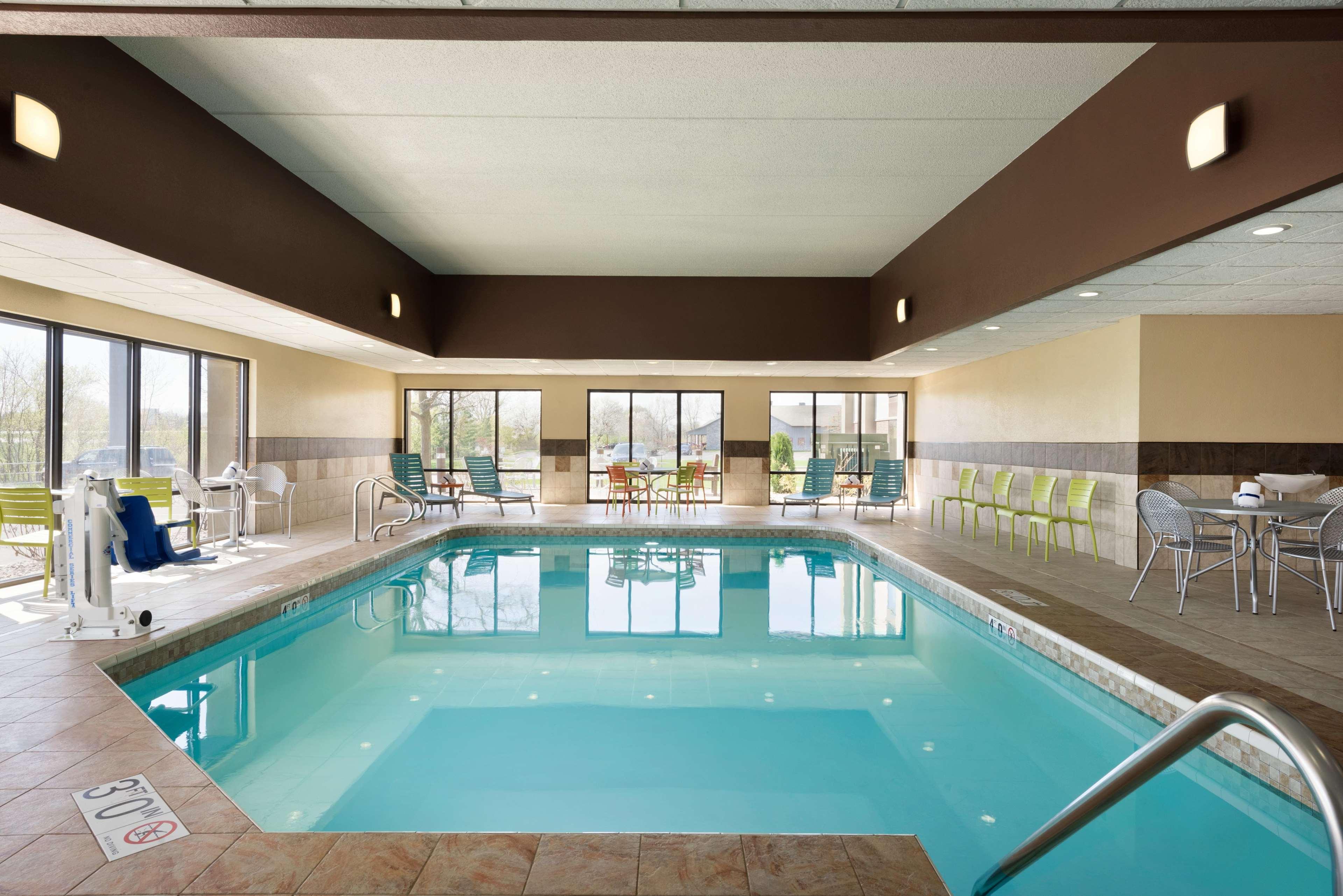 Hampton Inn Appleton-Fox River Mall Area Екстериор снимка