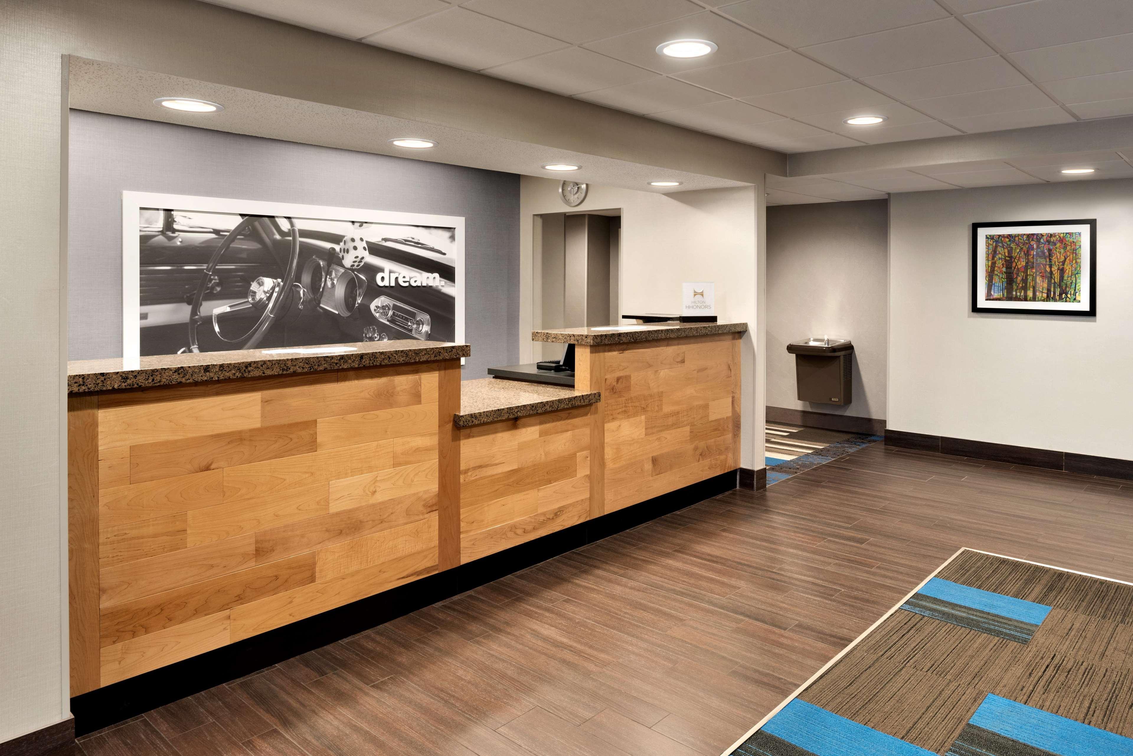 Hampton Inn Appleton-Fox River Mall Area Екстериор снимка