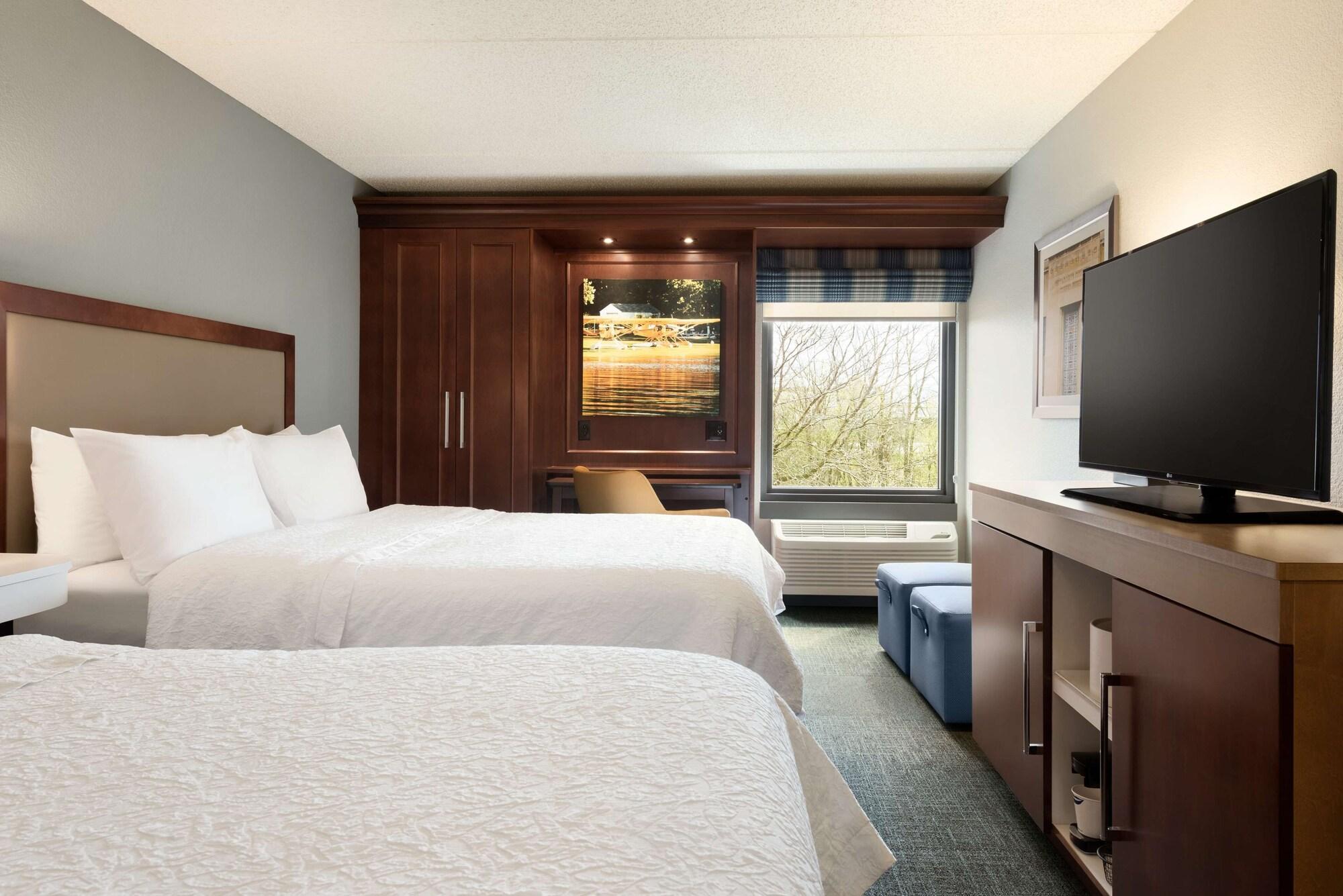 Hampton Inn Appleton-Fox River Mall Area Екстериор снимка