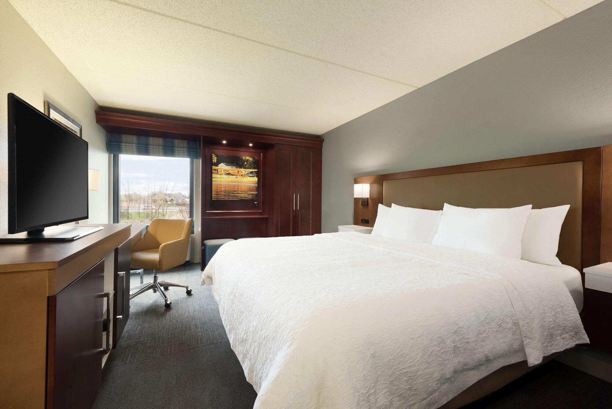 Hampton Inn Appleton-Fox River Mall Area Екстериор снимка