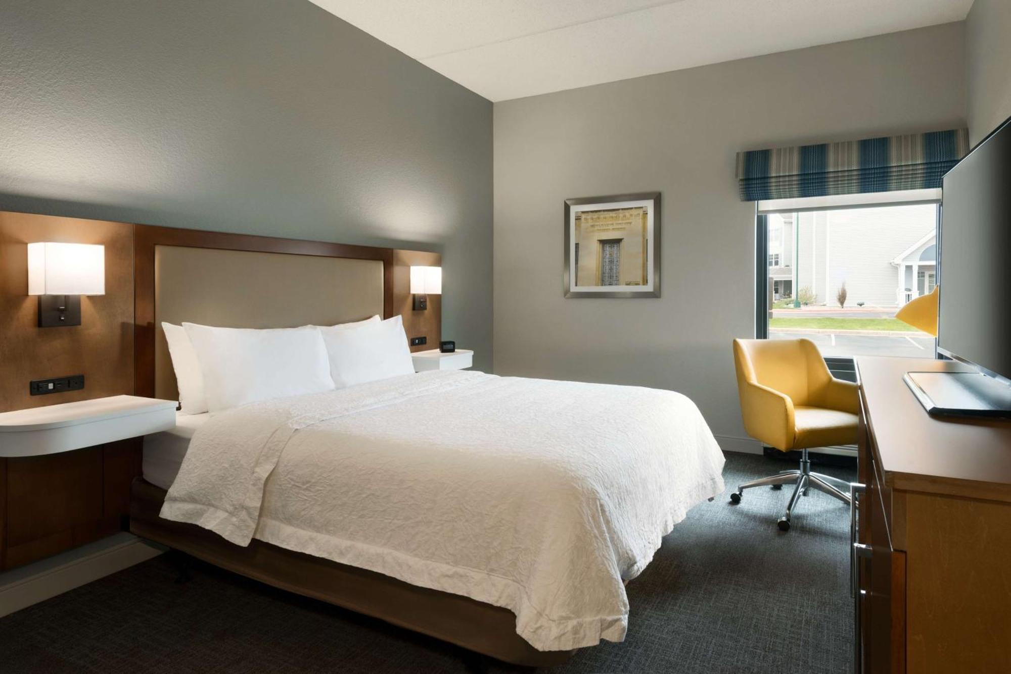 Hampton Inn Appleton-Fox River Mall Area Екстериор снимка