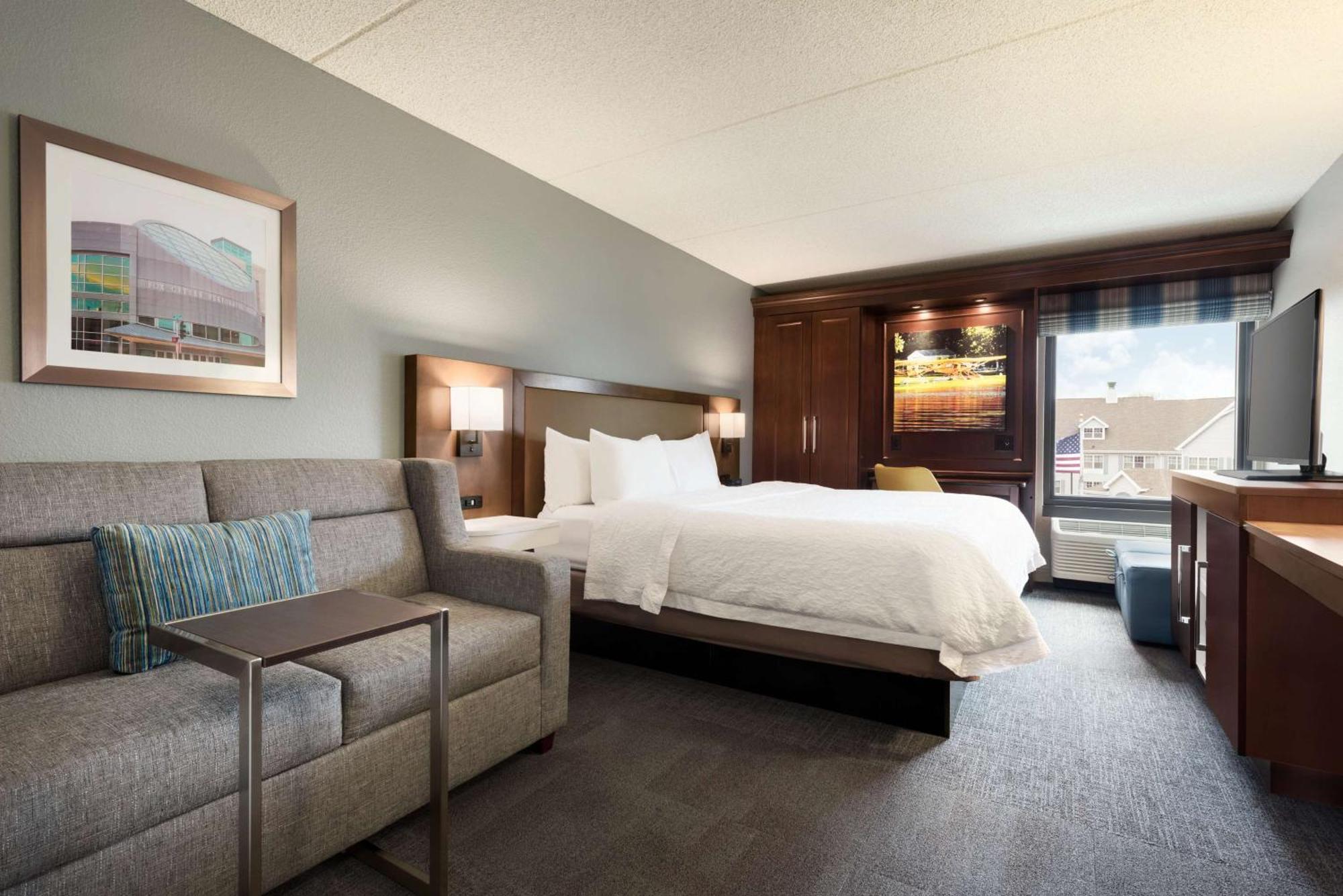 Hampton Inn Appleton-Fox River Mall Area Екстериор снимка