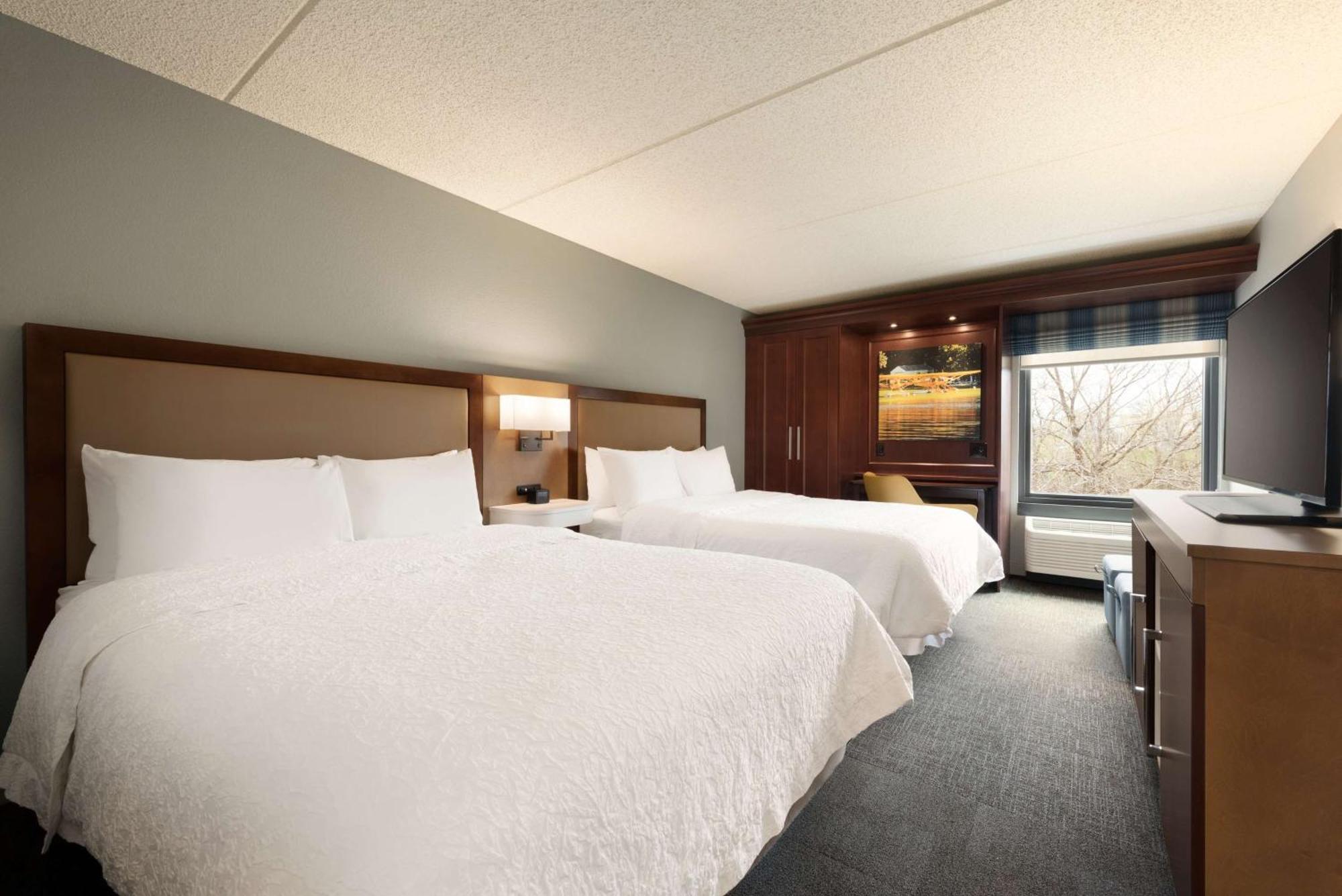 Hampton Inn Appleton-Fox River Mall Area Екстериор снимка