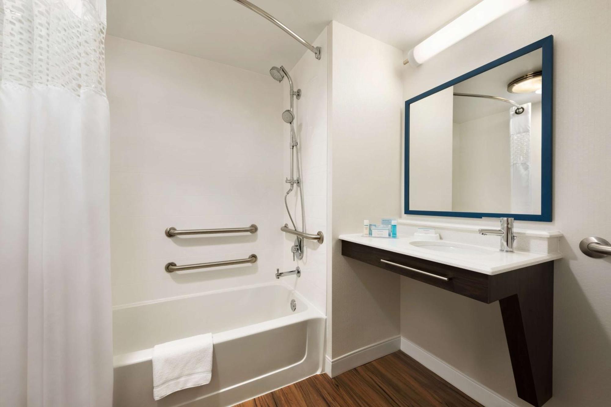 Hampton Inn Appleton-Fox River Mall Area Екстериор снимка