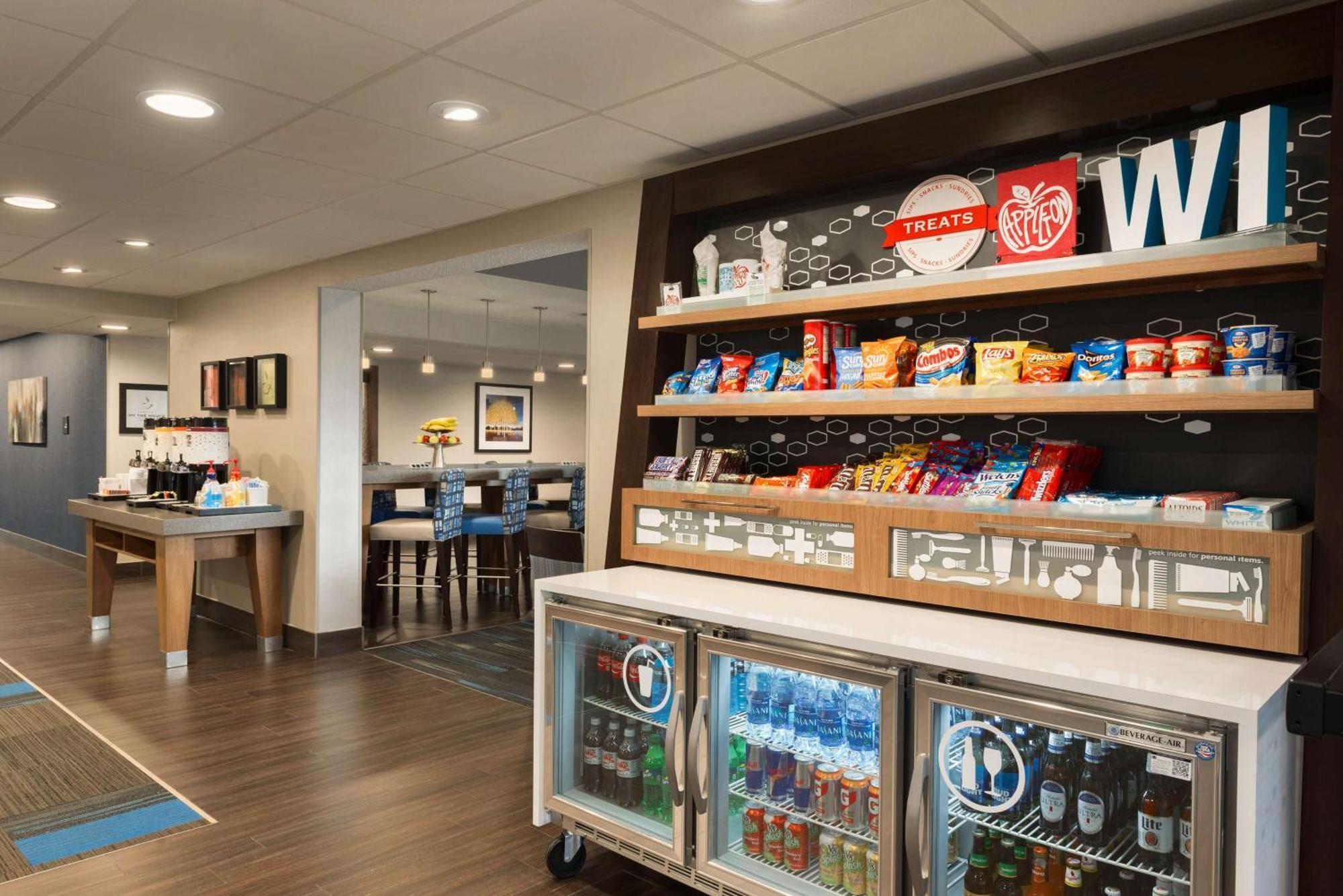 Hampton Inn Appleton-Fox River Mall Area Екстериор снимка