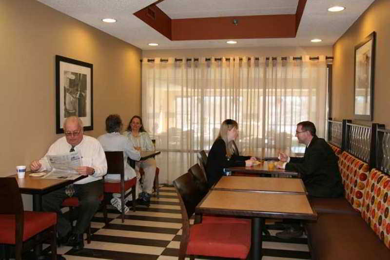 Hampton Inn Appleton-Fox River Mall Area Ресторант снимка