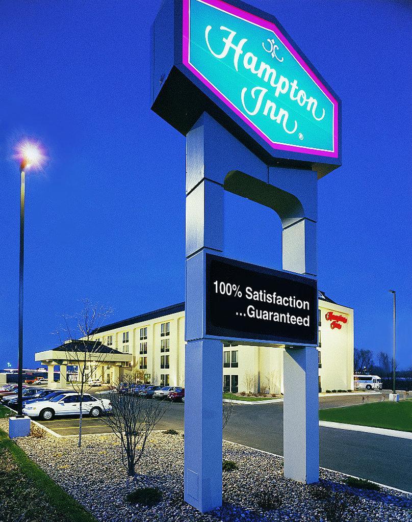 Hampton Inn Appleton-Fox River Mall Area Екстериор снимка