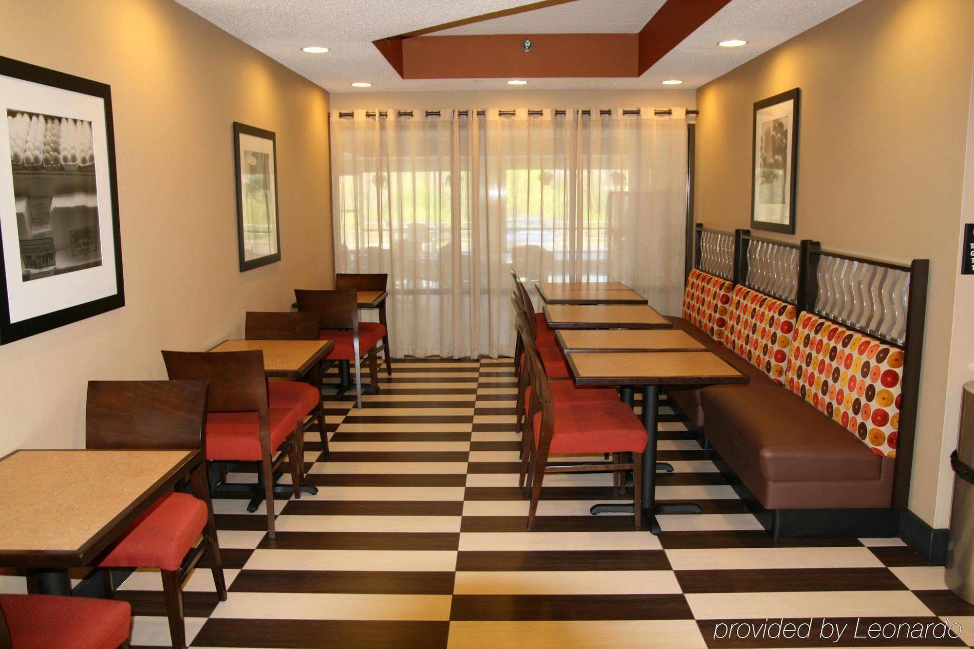 Hampton Inn Appleton-Fox River Mall Area Екстериор снимка
