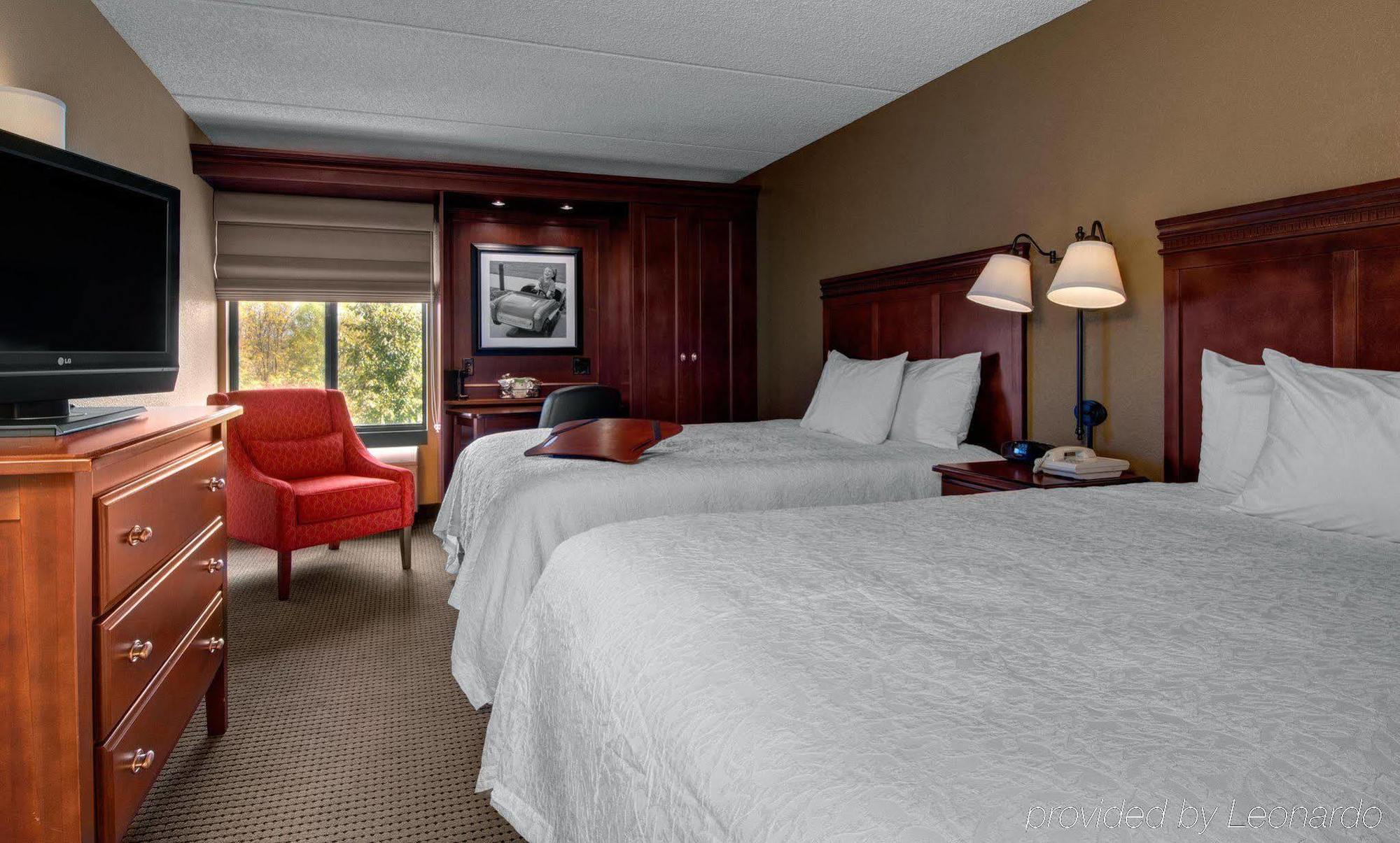 Hampton Inn Appleton-Fox River Mall Area Екстериор снимка