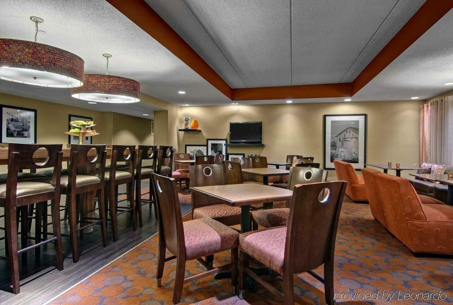 Hampton Inn Appleton-Fox River Mall Area Екстериор снимка