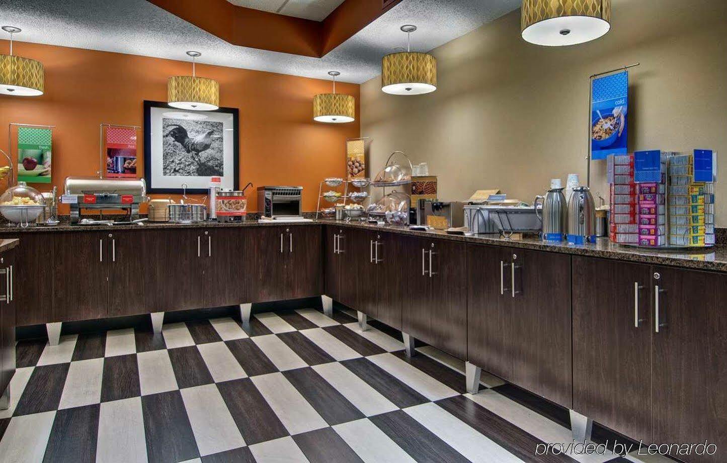 Hampton Inn Appleton-Fox River Mall Area Екстериор снимка